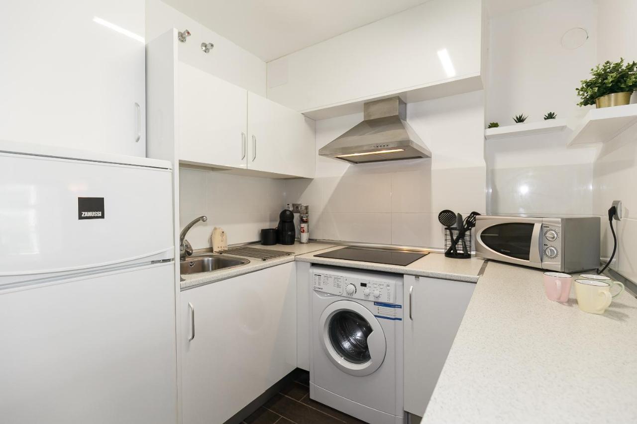 Uhc Michelangelo Apartments Салоу Экстерьер фото