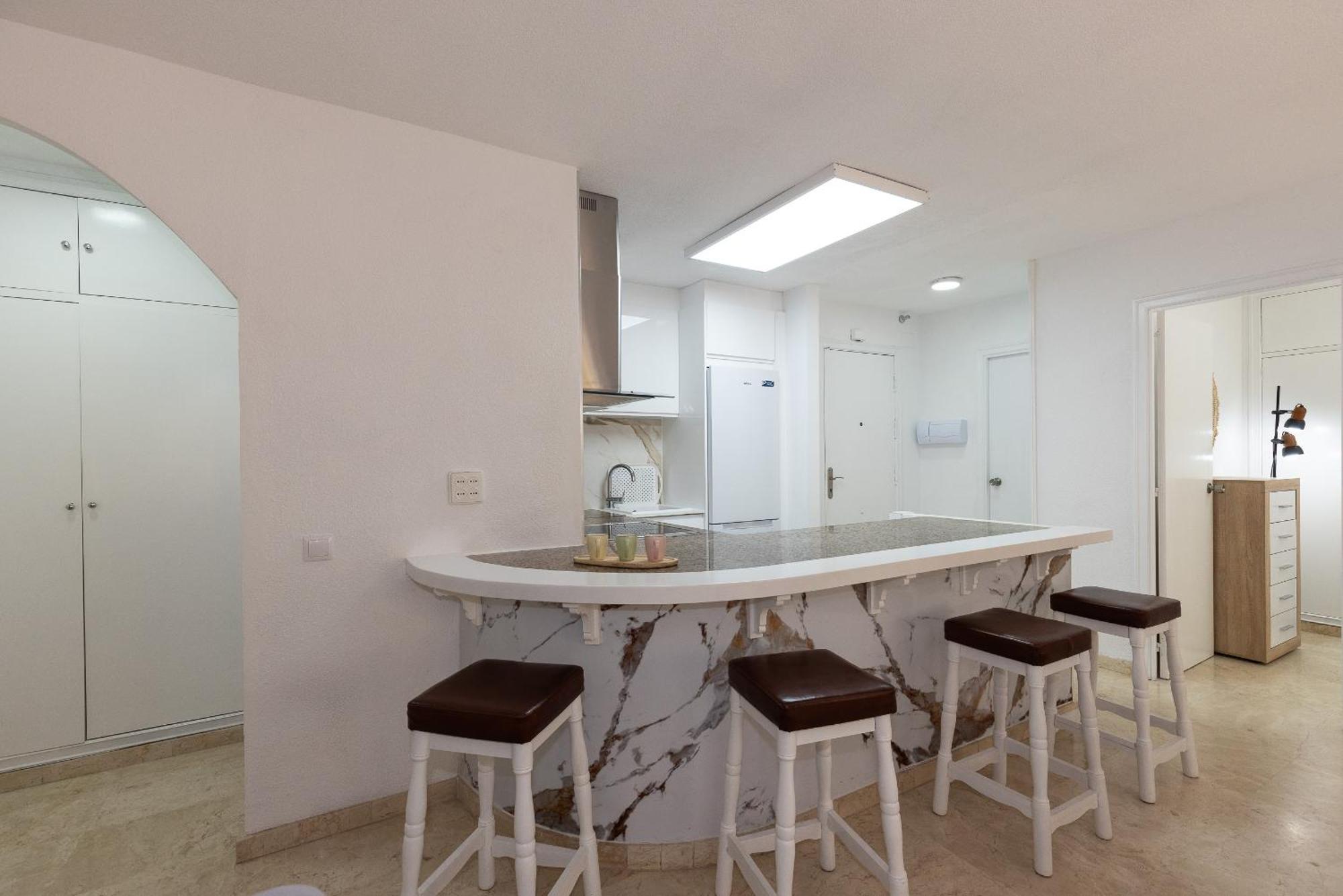 Uhc Michelangelo Apartments Салоу Номер фото