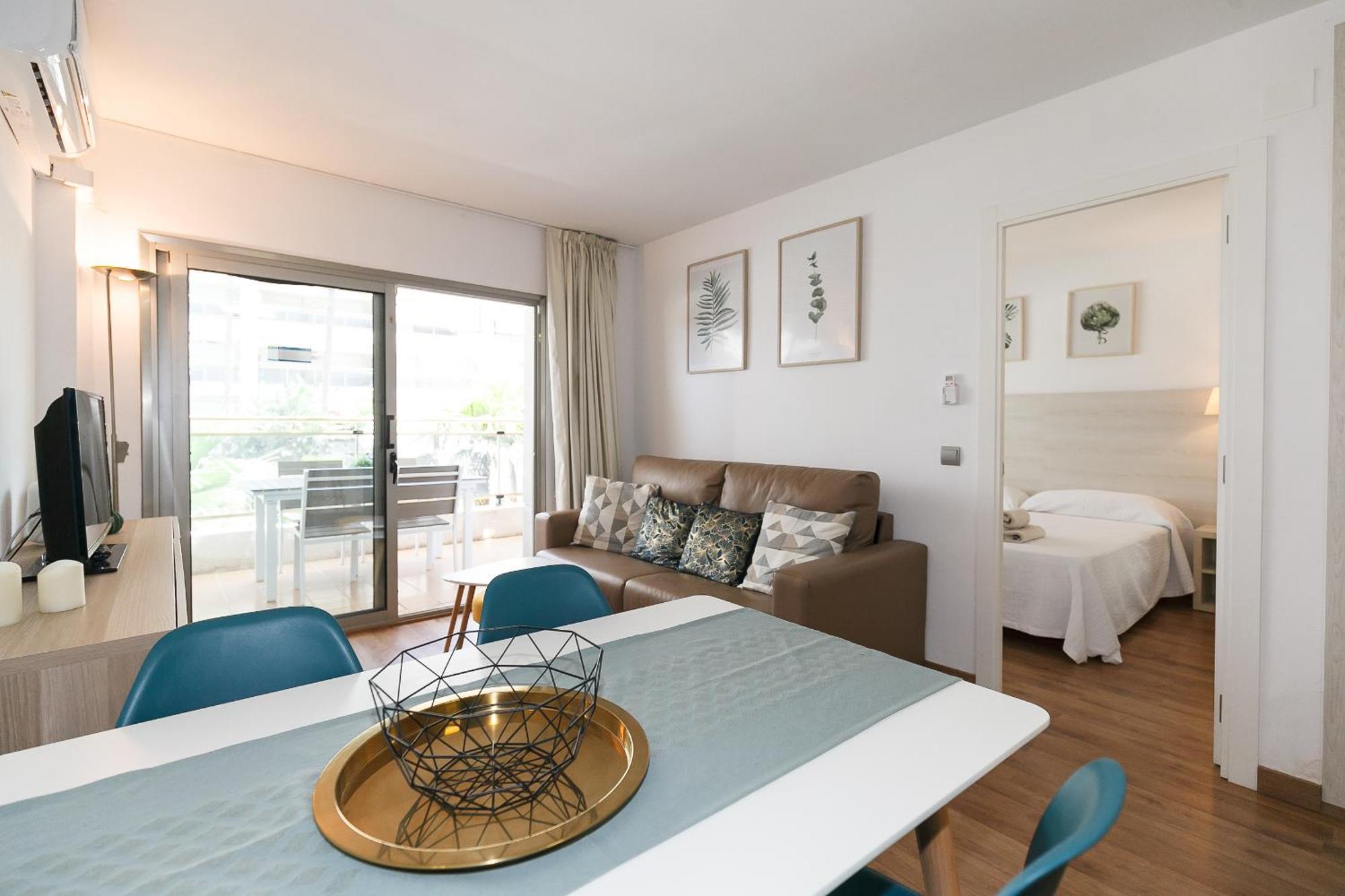 Uhc Michelangelo Apartments Салоу Номер фото
